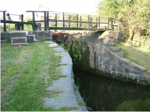 Aspull part Flight of 13 Locks and Bridges Lock04